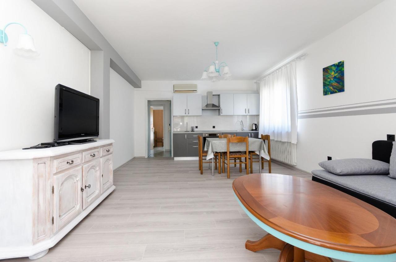 Apartments Slavica R Banjol Eksteriør bilde