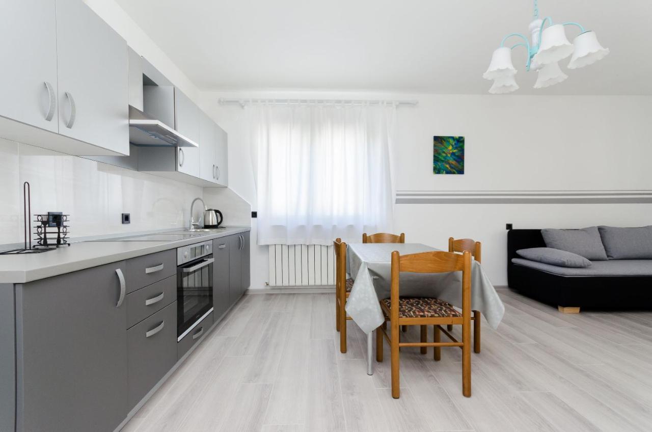 Apartments Slavica R Banjol Eksteriør bilde