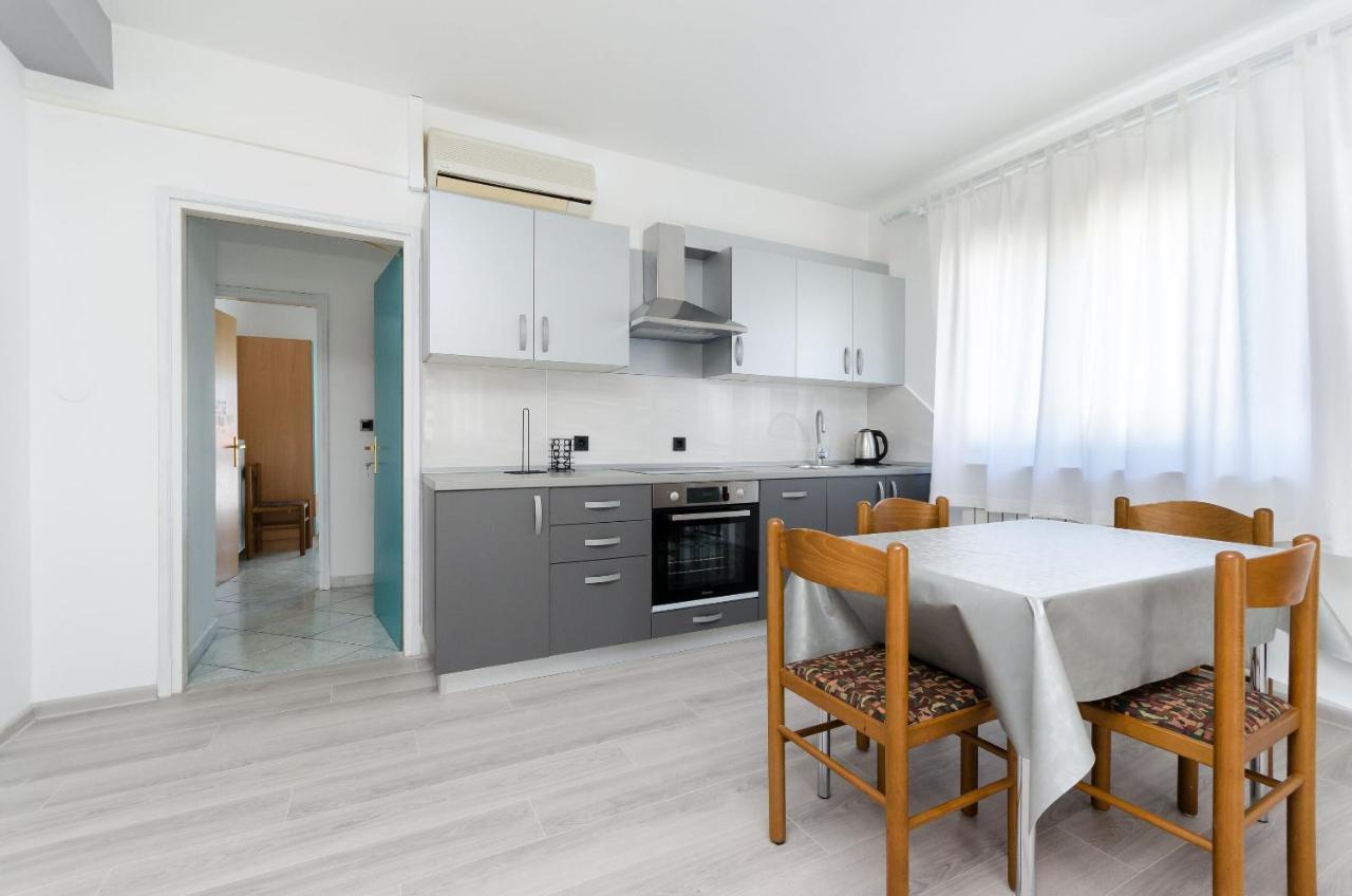 Apartments Slavica R Banjol Eksteriør bilde