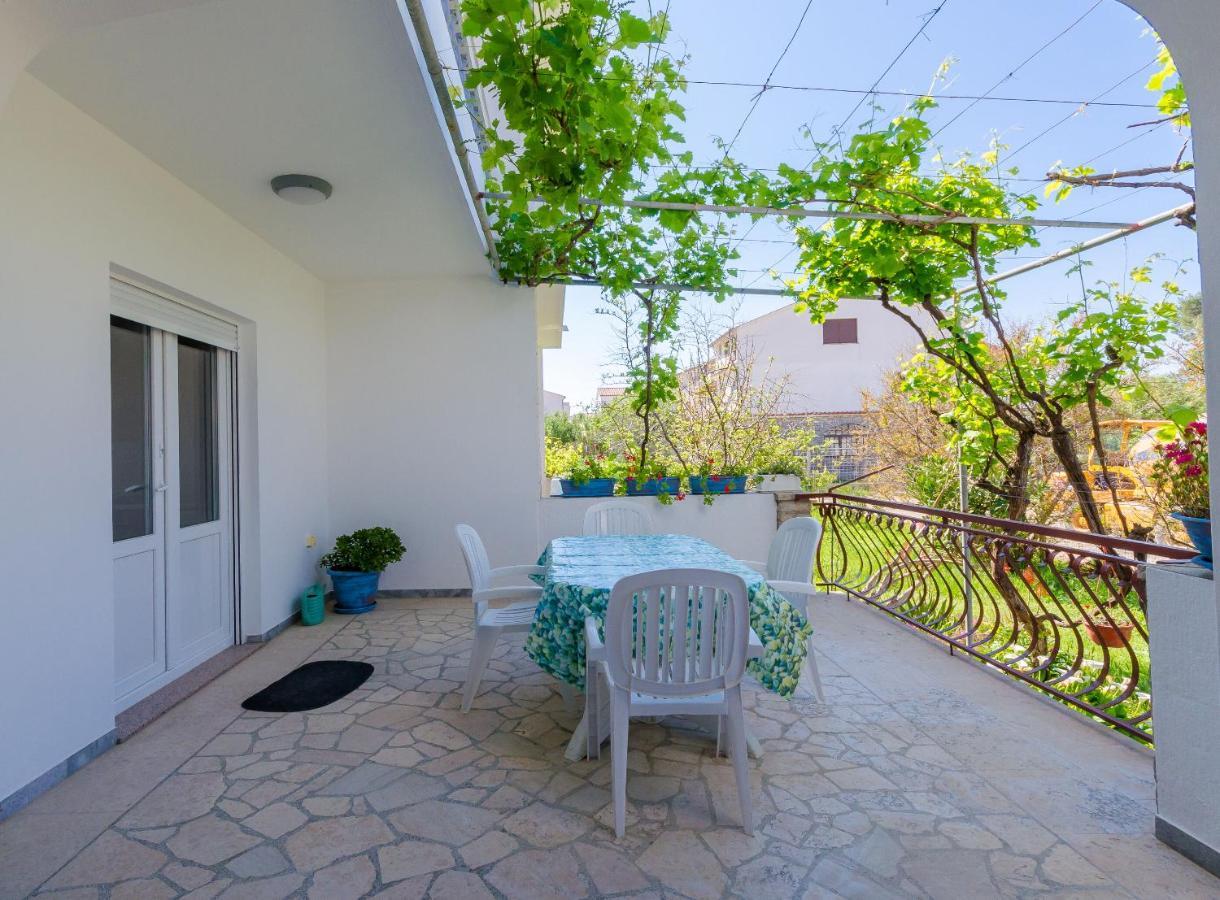 Apartments Slavica R Banjol Eksteriør bilde