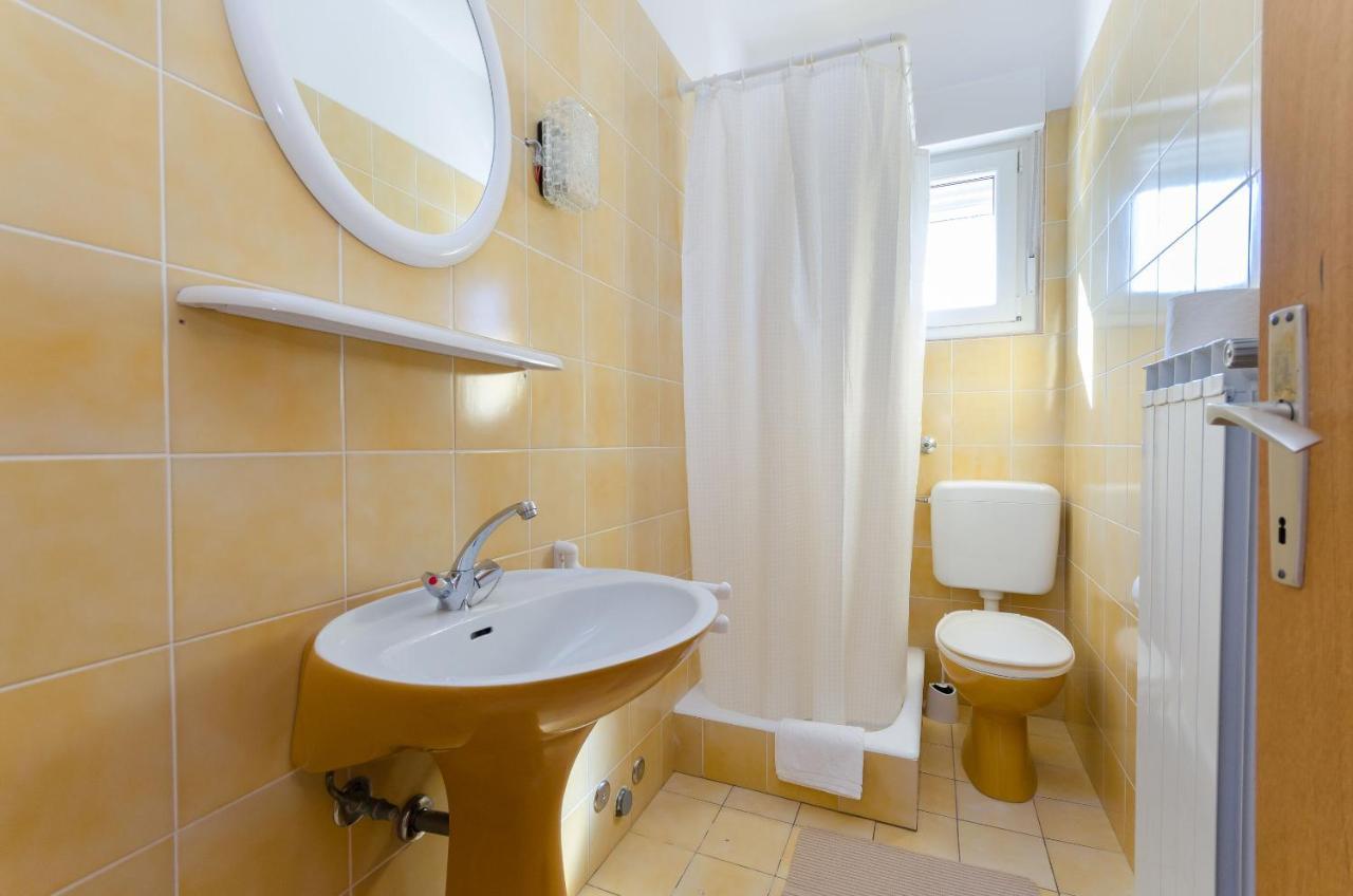Apartments Slavica R Banjol Eksteriør bilde