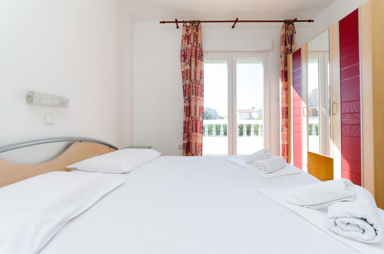 Apartments Slavica R Banjol Eksteriør bilde