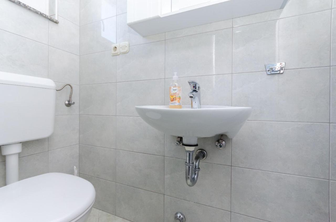 Apartments Slavica R Banjol Eksteriør bilde